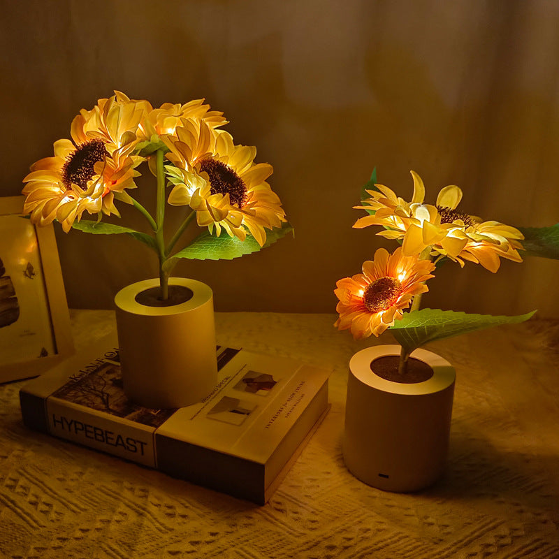 "Mini LED Sunflower Night Light Table Lamp - Decorative Desk Lamp"