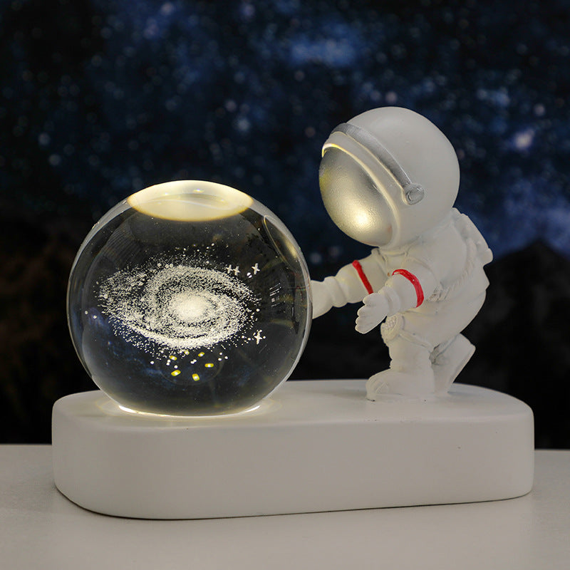 "Galaxy Astronaut Crystal Ball Night Light: USB-Powered Lamp"